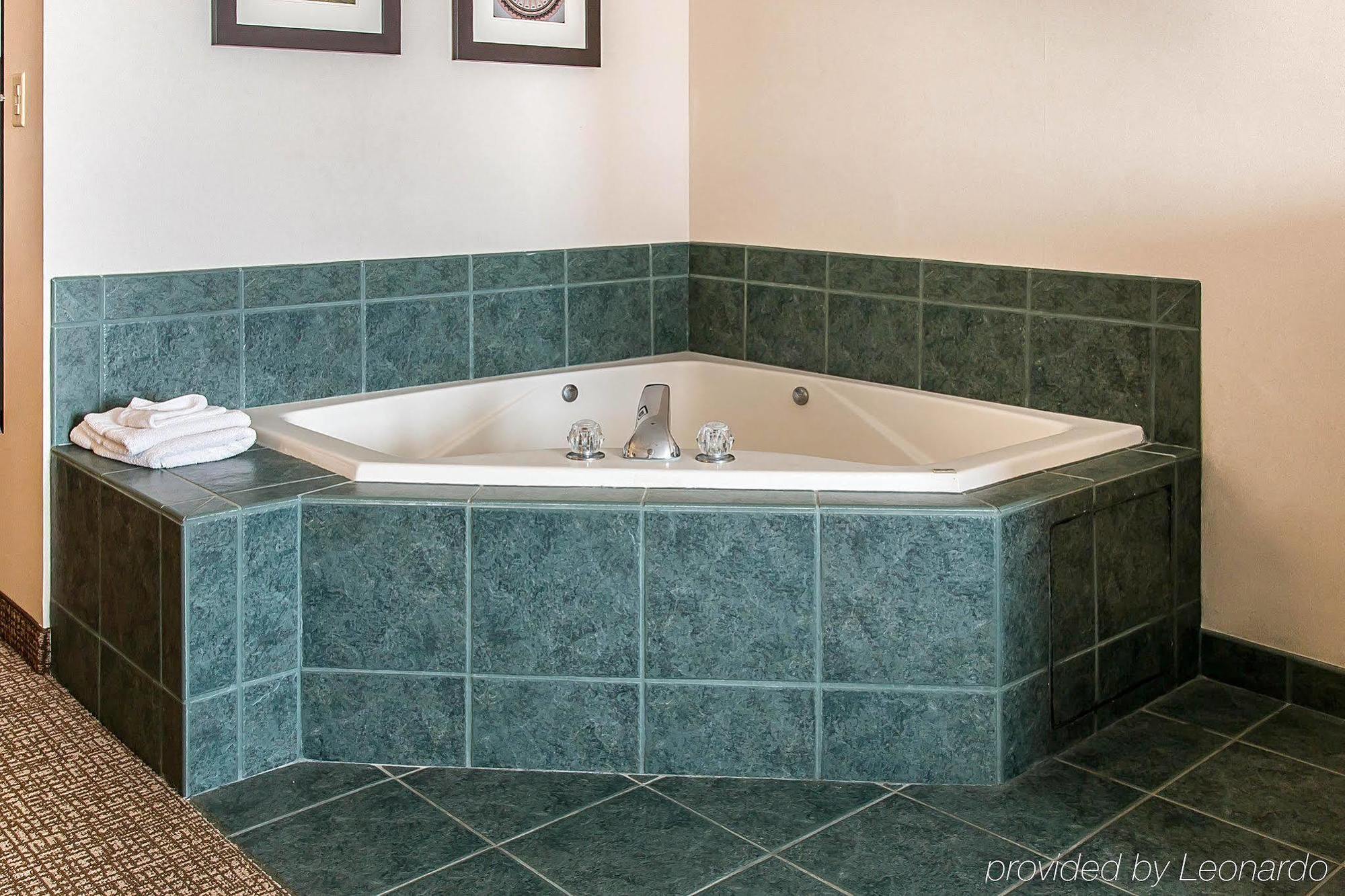 Bluffton Inn & Suites Dış mekan fotoğraf